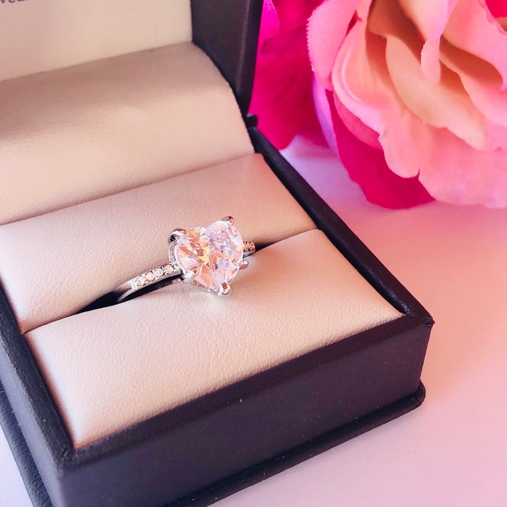 🚫SOLD🚫Heart Shape White Sapphire Ring - Picture 1 of 4